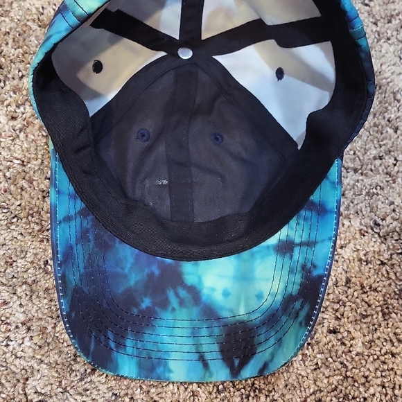 DOPE LA tie dye hat NWOT turquoise Gold metal label (protective plastic still) - Picture 4 of 4